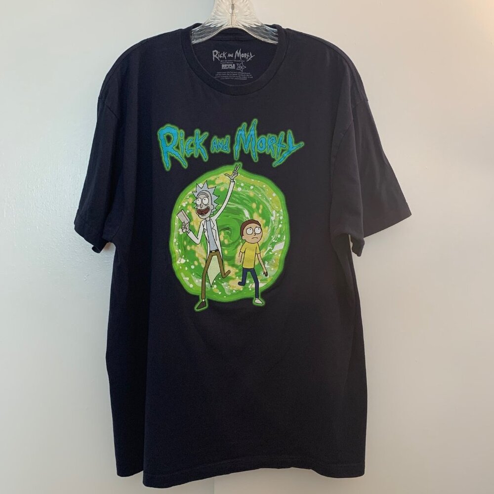 Rick and Morty T-shirt - EUC